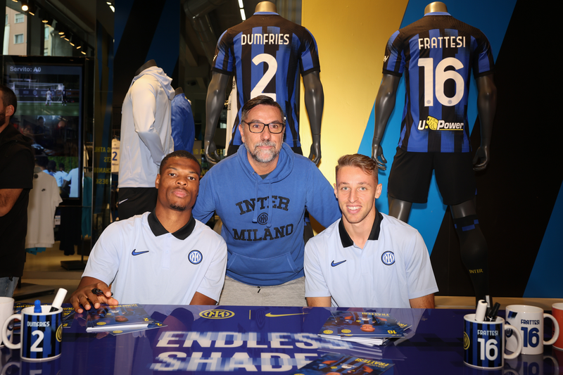 Dumfries e Frattesi all'Inter Store Milano