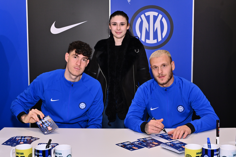 Bastoni e Dimarco ospiti all'Inter Store San Siro