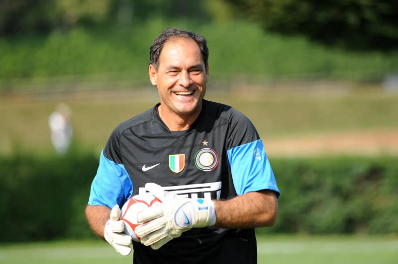 S2) N.5 foto cartoline a colori calciatori Inter - non viaggiate