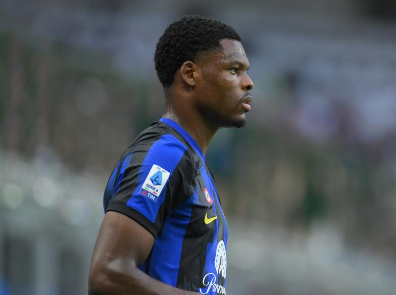 Manchester United tertarik datangkan Denzel Dumfries