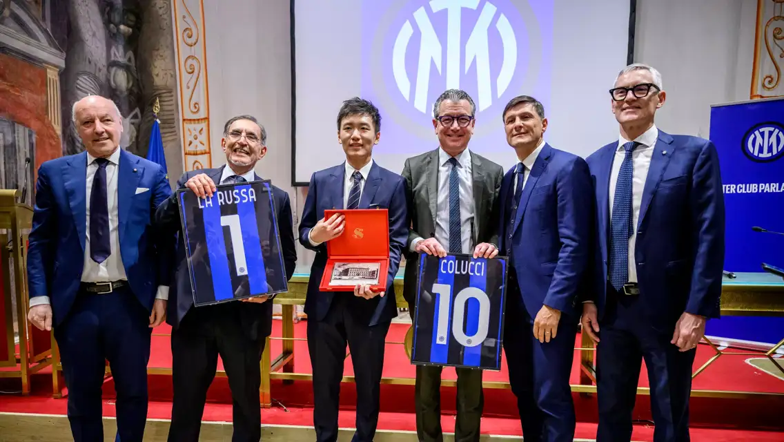 INTER Football Club Negozio Ufficiale Concentrazione Selettiva Sulle  Conoscenze Acquisite Immagine Stock Editoriale - Immagine di italiano,  europa: 165782549