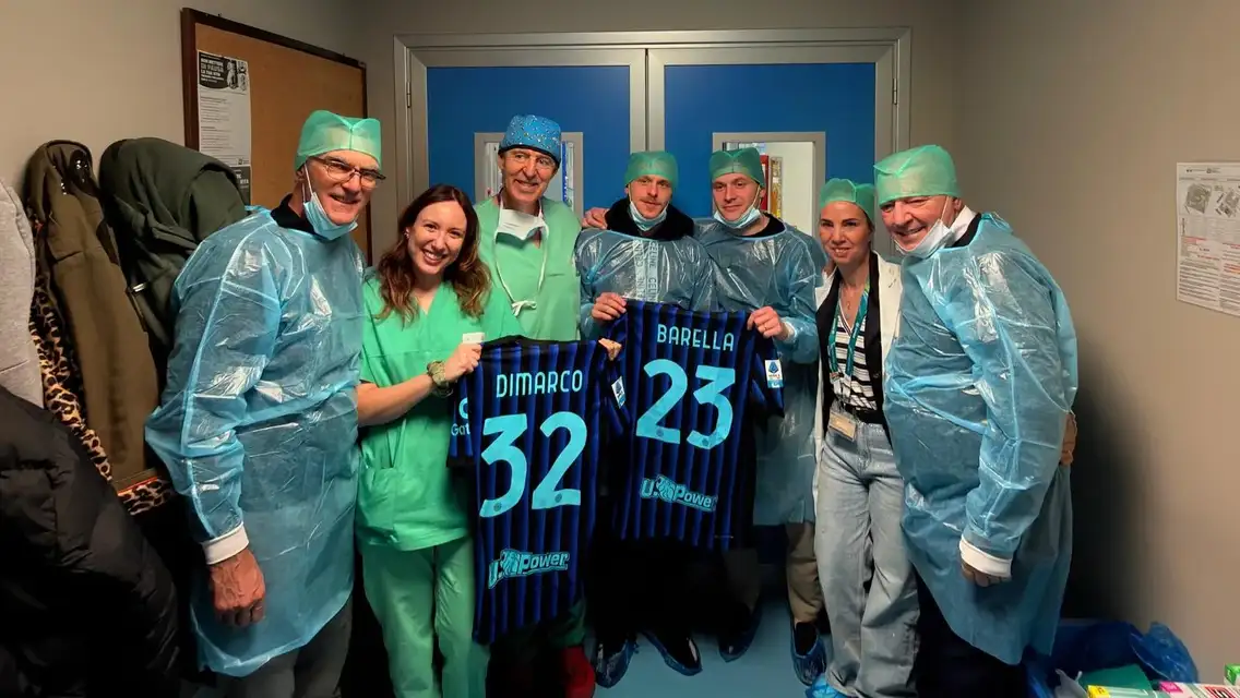 Inter Milan visits the victims of the Crans Montana fire, hospitalized at ...