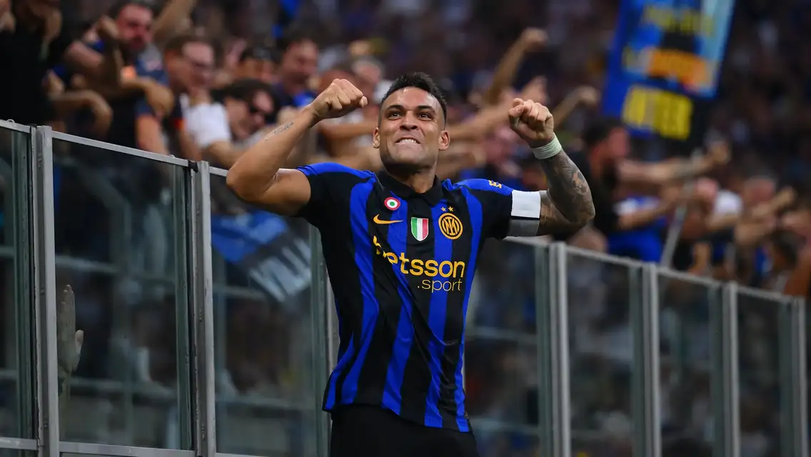 Lautaro and his sidelines: | 