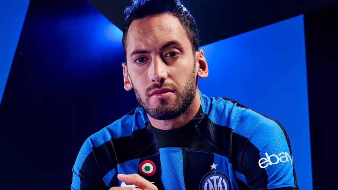 Il Matchday Programme di Inter-Juventus con Calhanoglu