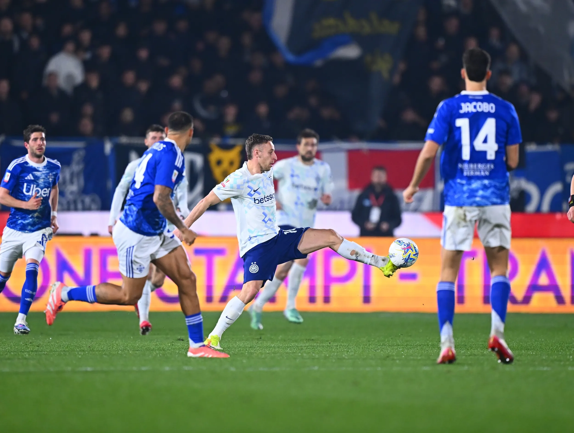 Prediksi Inter Milan vs Como di semifinal Coppa Italia 2025/26