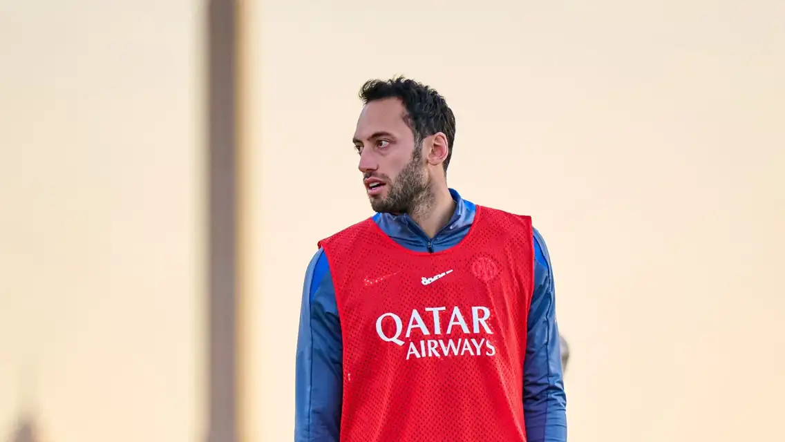 Inter Milan dan Hakan Calhanoglu sepakat tunda negosiasi kontrak baru