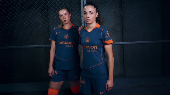 Jogadoras da Inter vestindo o kit third 25/26 completo