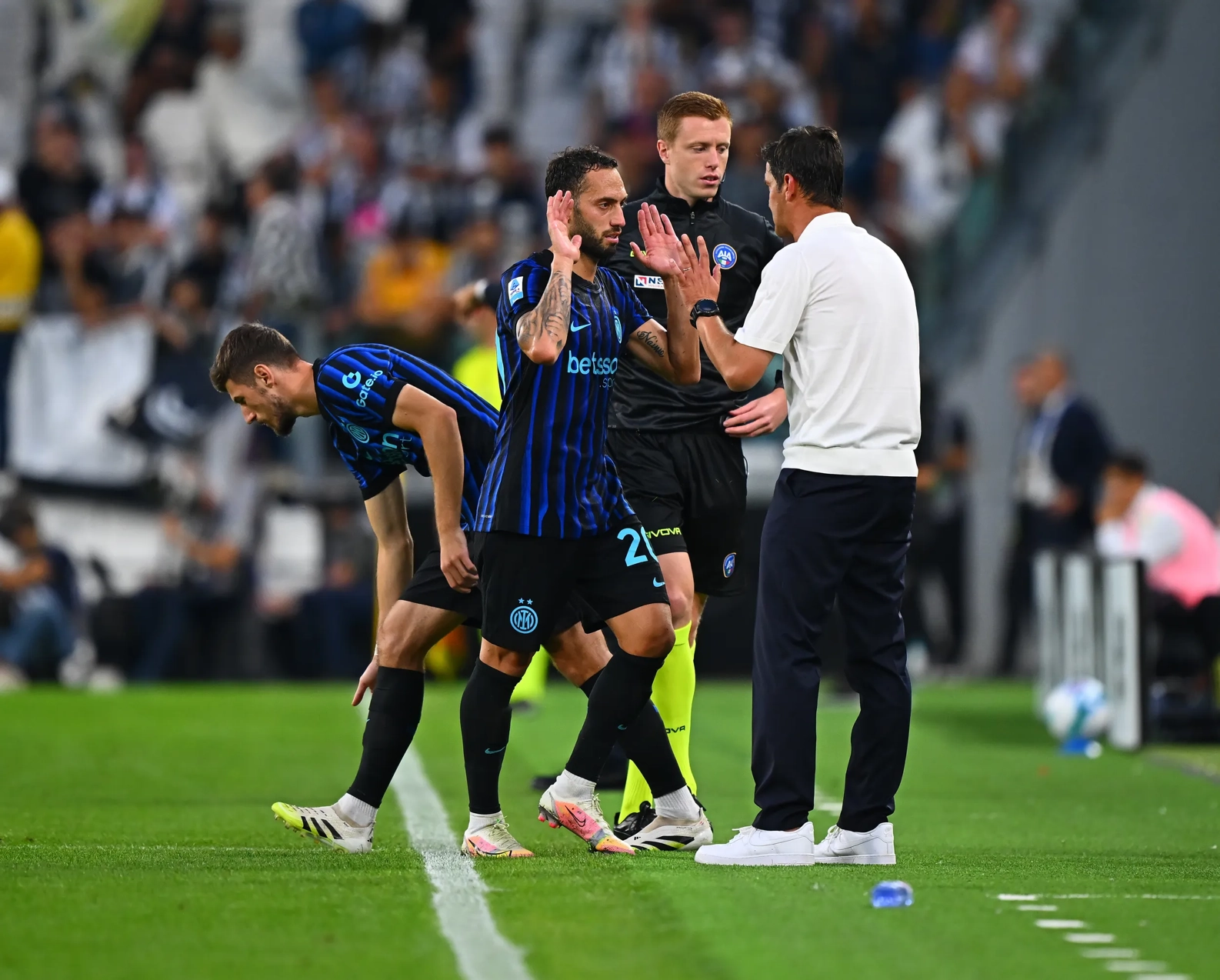Hakan Calhanoglu bisa tinggalkan Inter Milan di bursa transfer Januari